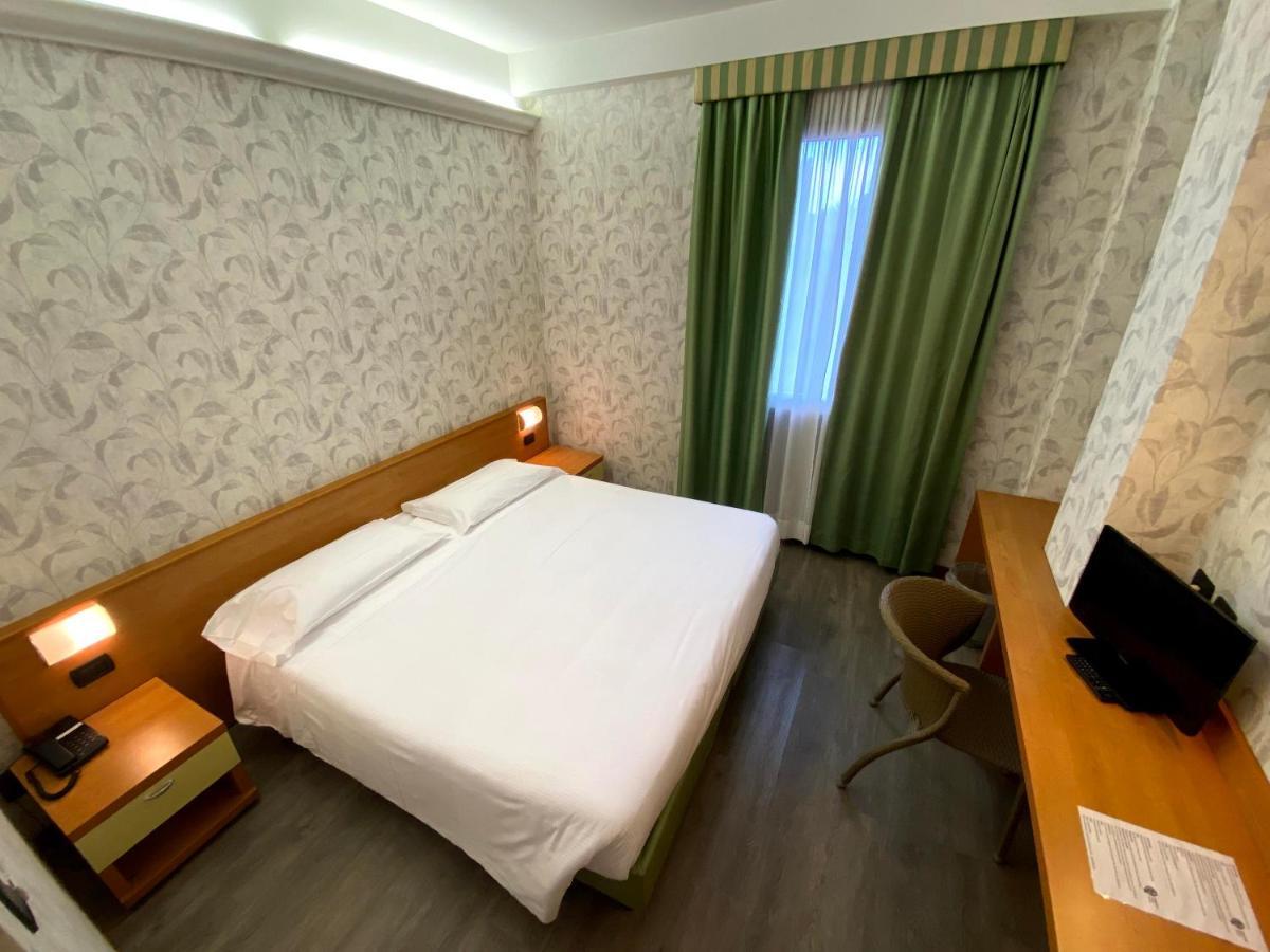 Hotel Embassy เปโร ภายนอก รูปภาพ