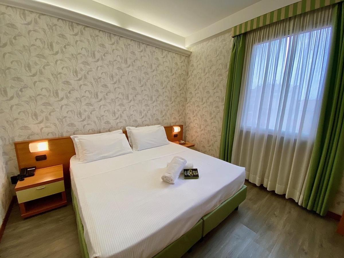 Hotel Embassy เปโร ภายนอก รูปภาพ