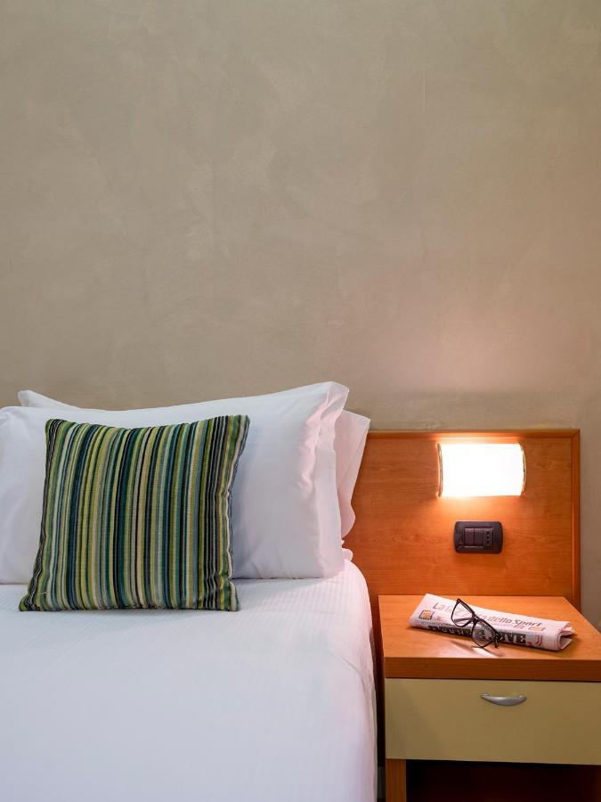 Hotel Embassy เปโร ภายนอก รูปภาพ