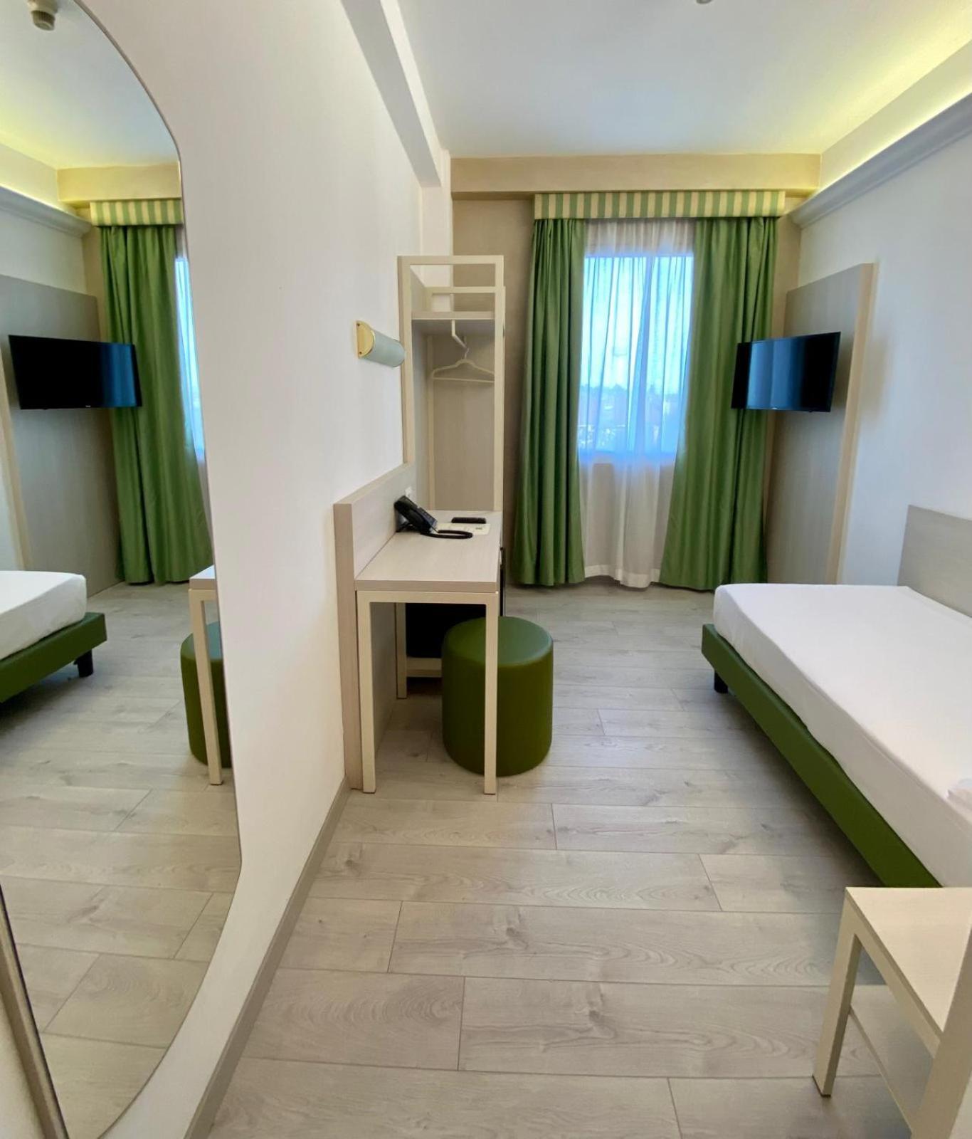 Hotel Embassy เปโร ภายนอก รูปภาพ