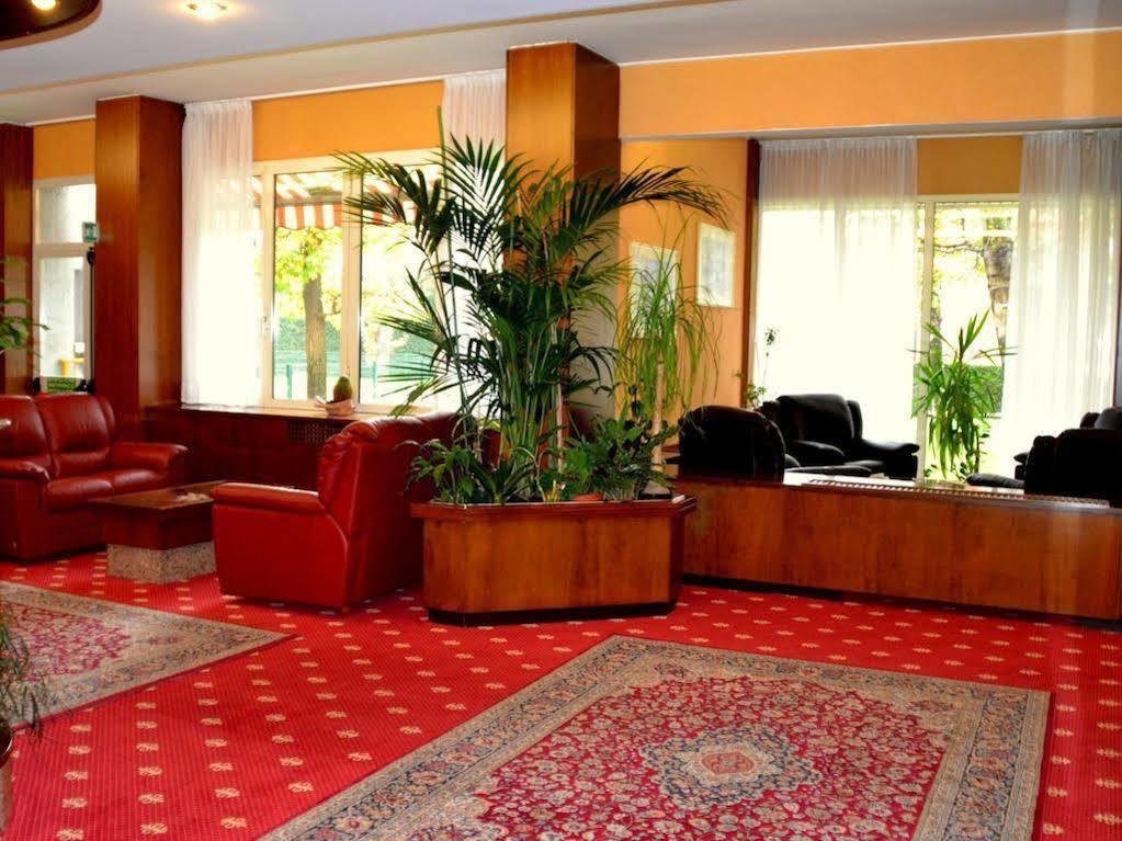 Hotel Embassy เปโร ภายนอก รูปภาพ